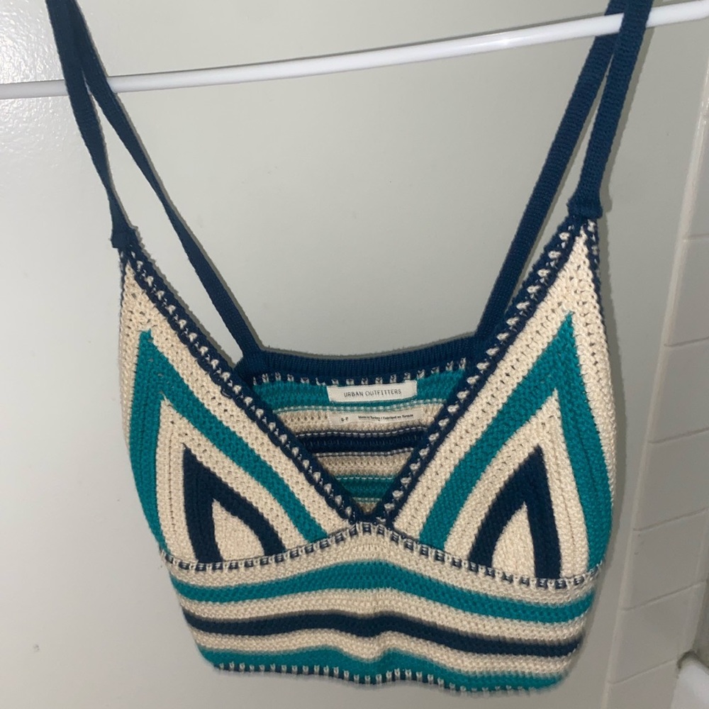Urban outfitters, barley worn crochet top! In perfect condition:)